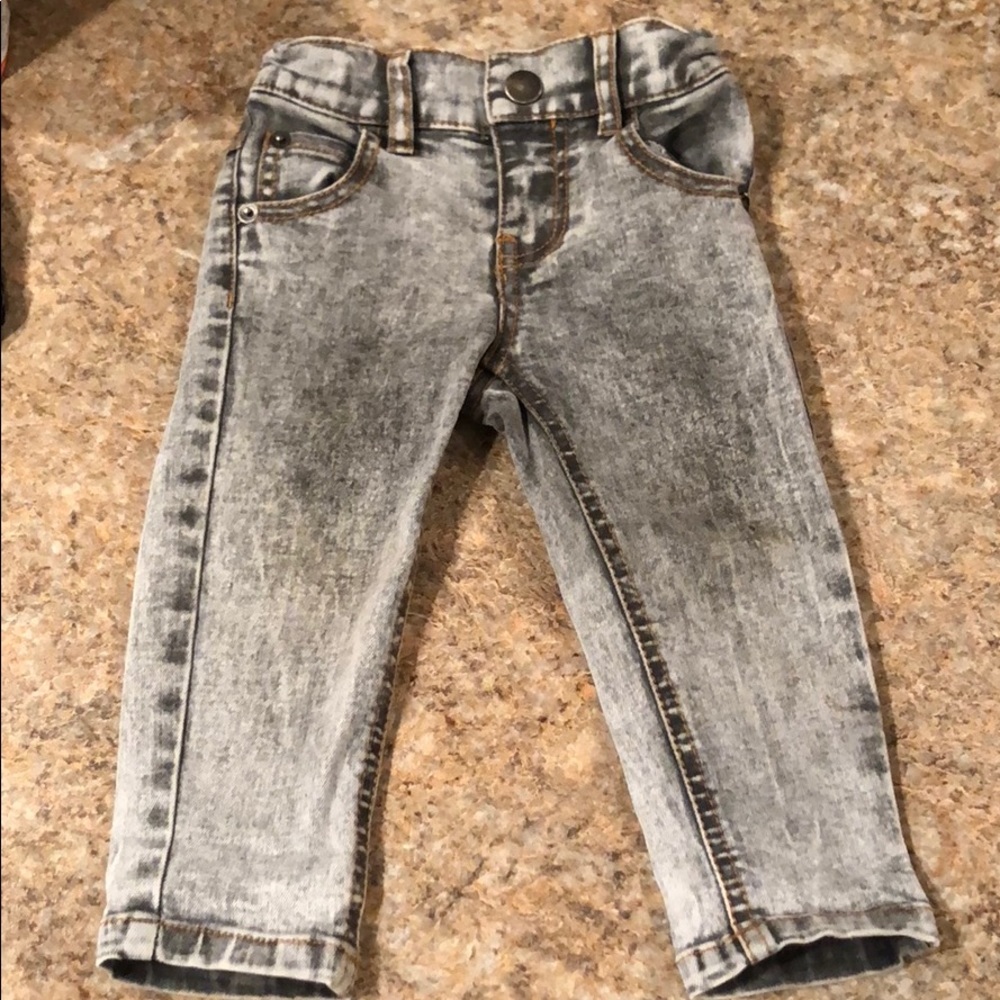 Gray acid wash skinny jeans